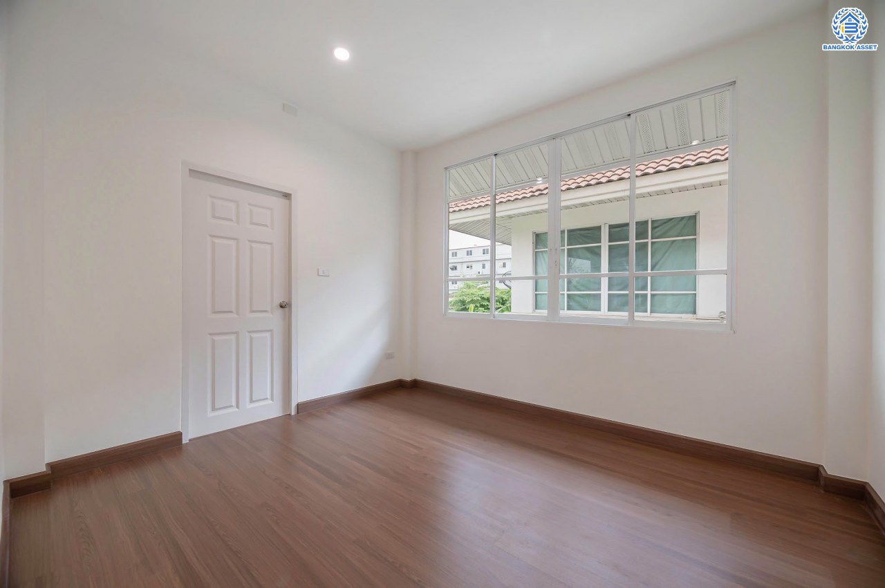 บ้านมือสองตกแต่งใหม่ โครงการ สิทธารมย์รีเจนท์ ลาดพร้าว101 เนื้อที่ 75.3 ตร.ว. ฟังก์ชันรวม 3 ห้องนอน 3 ห้องน้ำ 1 ห้องอเนกประสงค์ จอดรถได้ 2 คัน กว้างขวาง พร้อมทุกการใช้งาน บนทำเลใจกลางเมือง เชื่อมต่อทั้ง ถนนนวมินทร์, ถนนนวลจันทร์, ถ.ลาดพร้าว, ถ.รามอินทรา ใกล้ The Walk เกษตรนวมินทร์ และทางด่วนรามอินทรา...